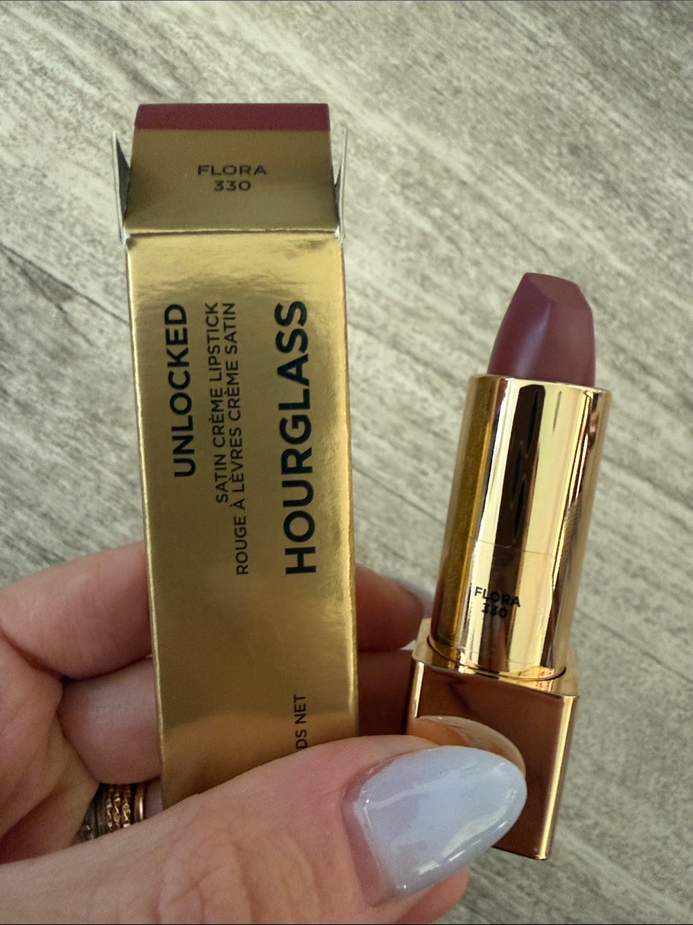 Hourglass Unlocked Satin Crème Lipstick — Flora 330 Rosy Mauve